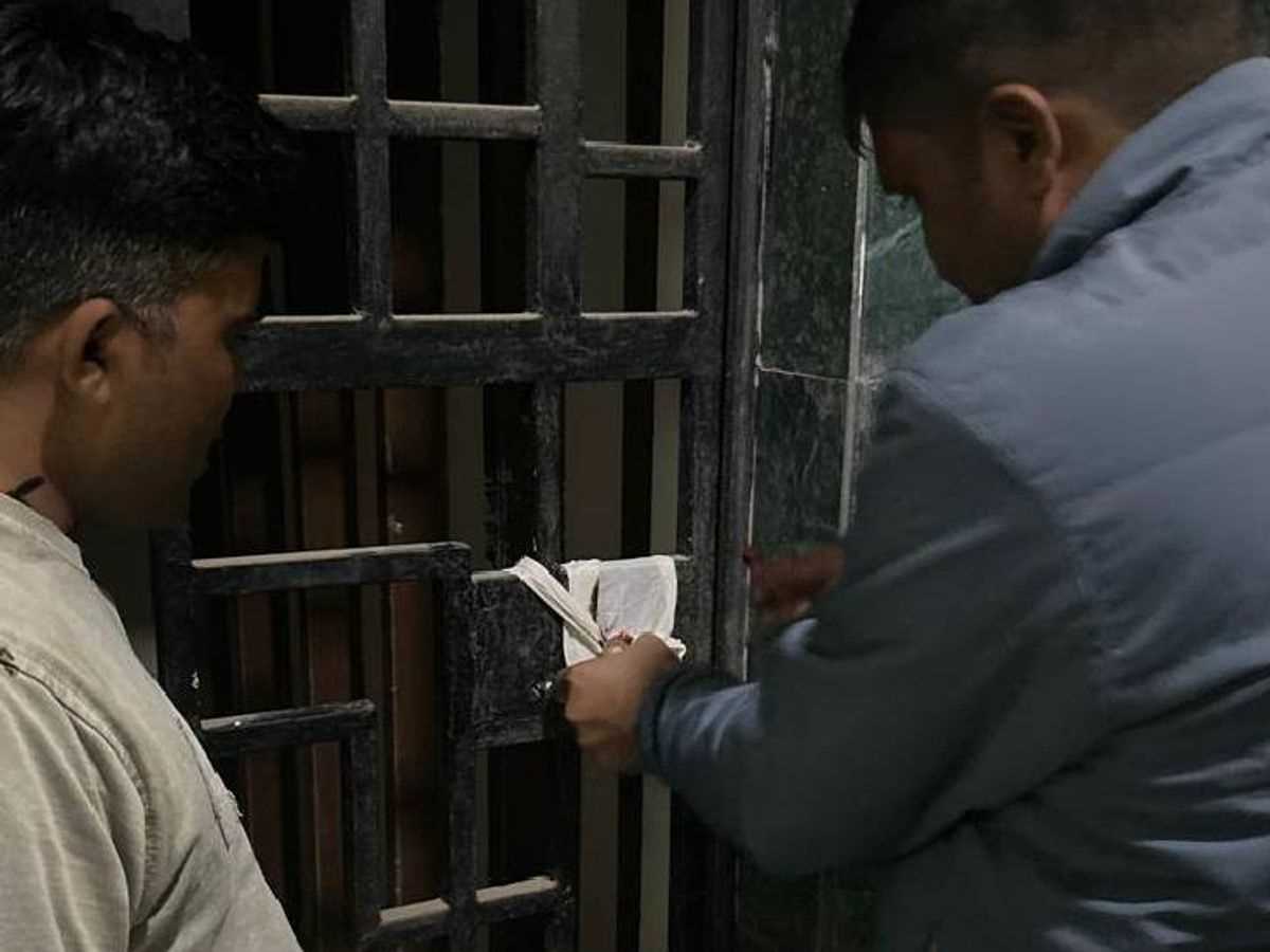 नोएडा प्राधिकरण का बड़ा एक्शन, बिल्डर का हजारों वर्गमीटर स्पेस सील नोएडा प्राधिकरण का बड़ा एक्शन, बिल्डर का हजारों वर्गमीटर स्पेस सील